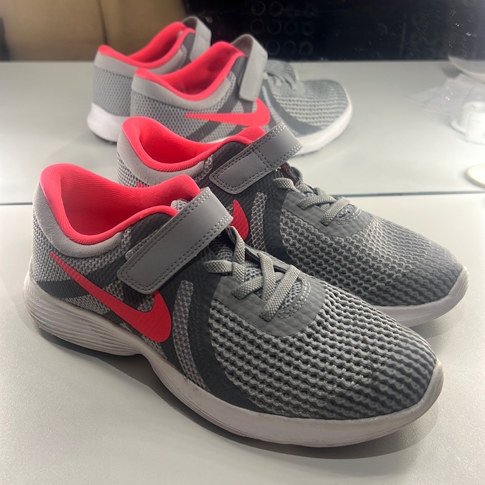 NIKE Kids Revolution Sneakers Wolf Grey Racer Pink Cool Grey Size 3Y